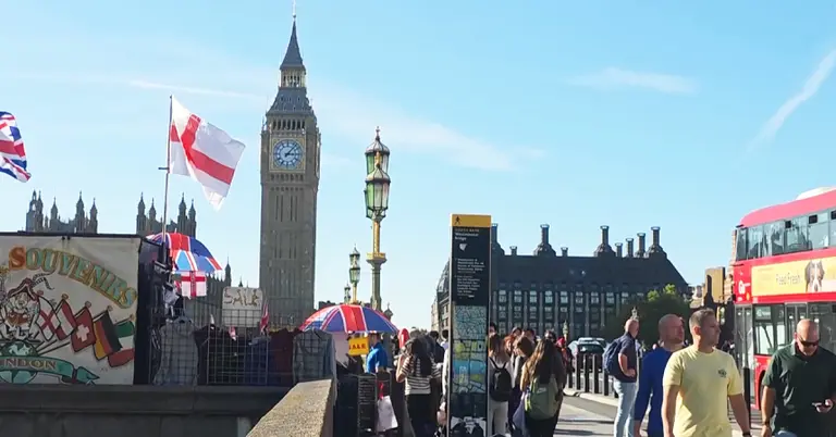 যুক্তরাজ্যের কয়েকটি বিশ্ববিদ্যালয়ে বাংলাদেশিদের ভর্তি স্থগিত করা হয়েছে
